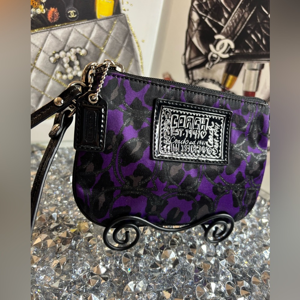 Coach Poppy purple ocelot leopard pattern wristlet EUC - Picture 3 of 10